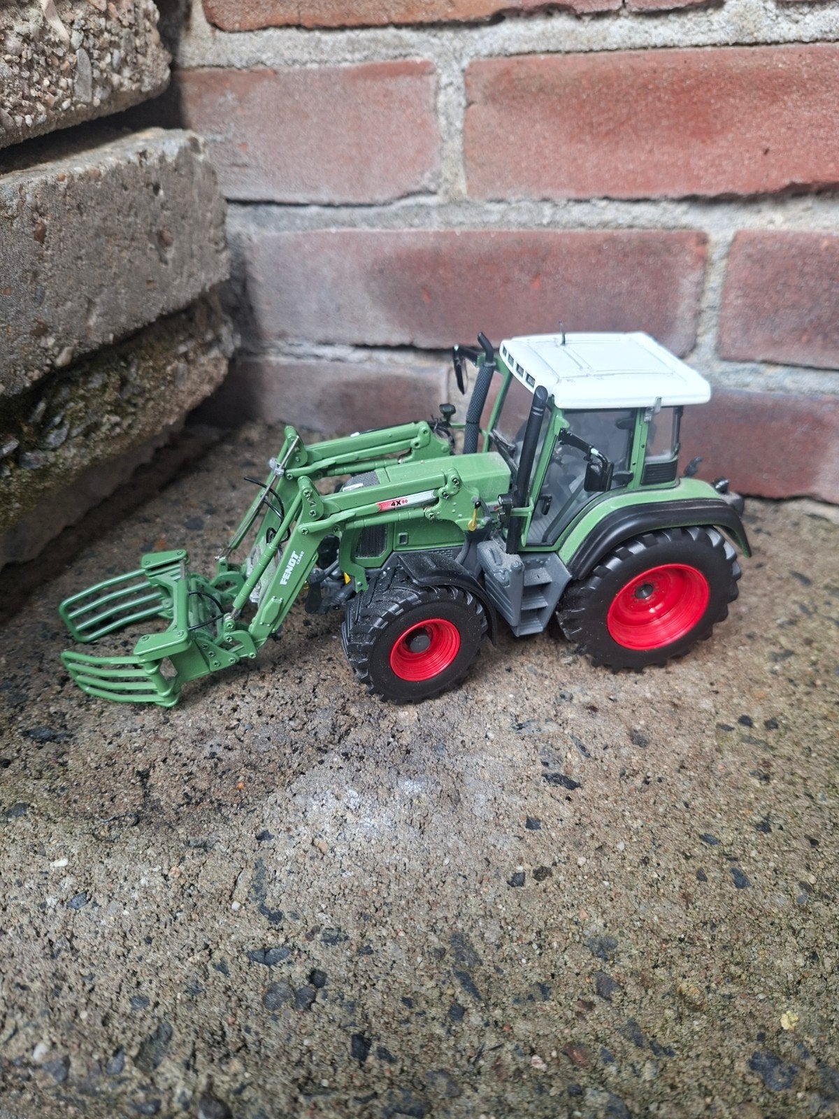 Fendt 415 Vario Tractor met Hooibalen Schep Schaal 1:32, Kinderen en Baby's, Speelgoed | Speelgoedvoertuigen, Ophalen of Verzenden