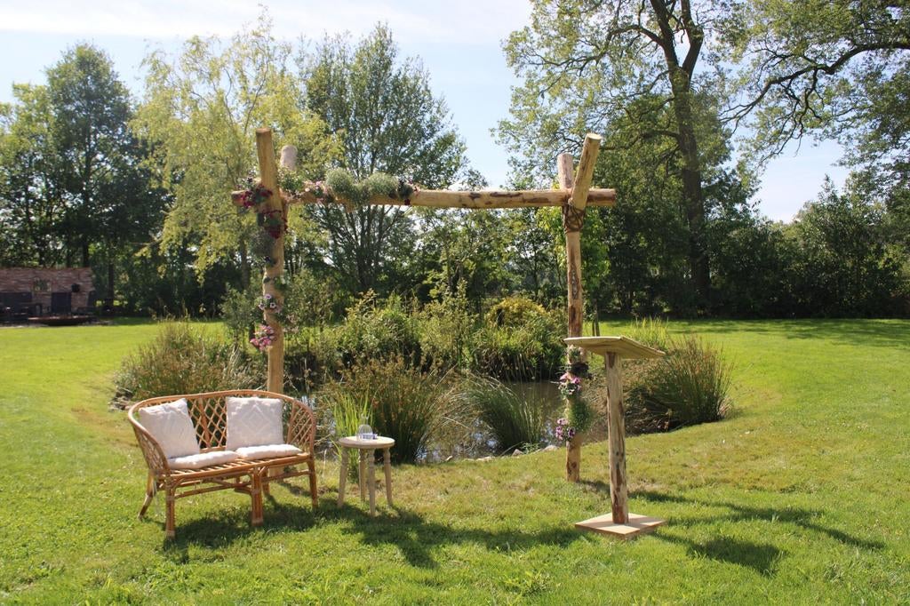 Te huur: Bruiloft decoratie, lessenaar, prieel, backdrop, Ophalen, Zo goed als nieuw, Geboorte of Huwelijk