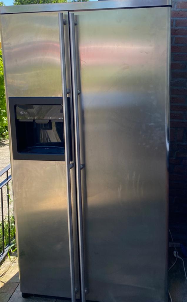 Amerikaanse koelkast met vriezer en water/ijsdispenser, Gebruikt, 200 liter of meer, 60 cm of meer, Met aparte vriezer