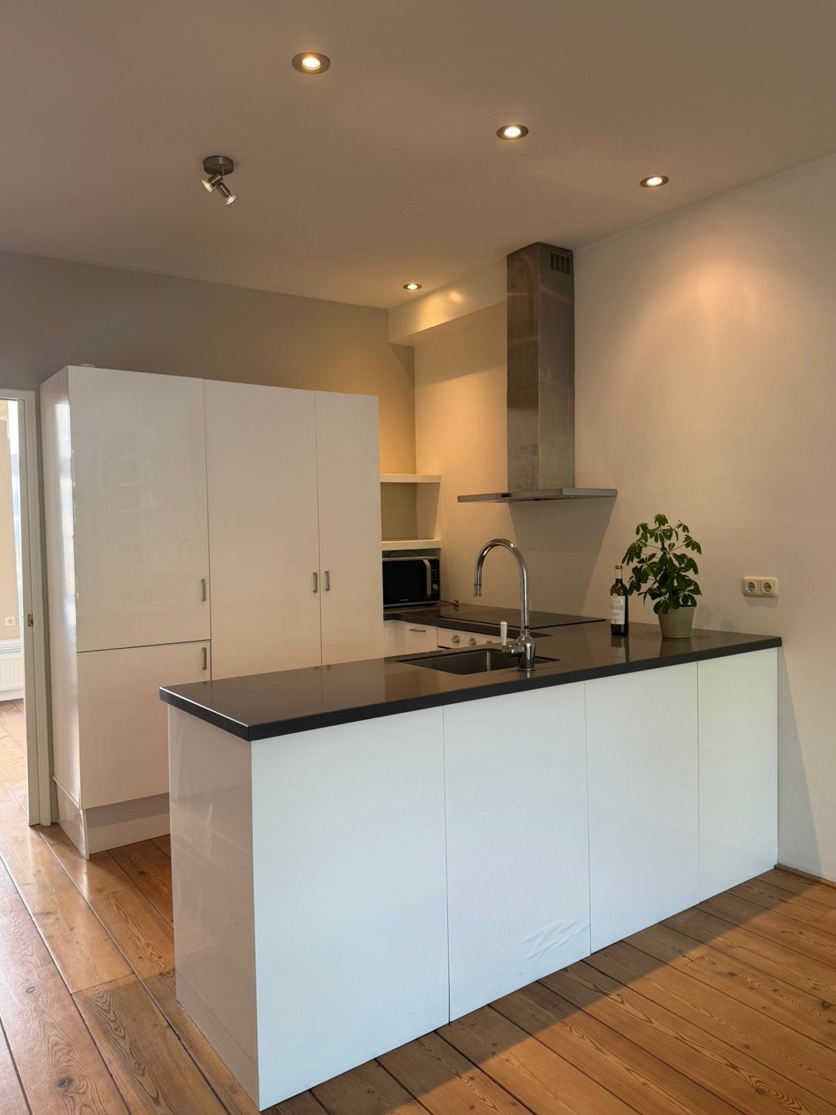 Moderne keuken met kookeiland (U-vorm), Ophalen, Gebruikt, U-keuken, Wit