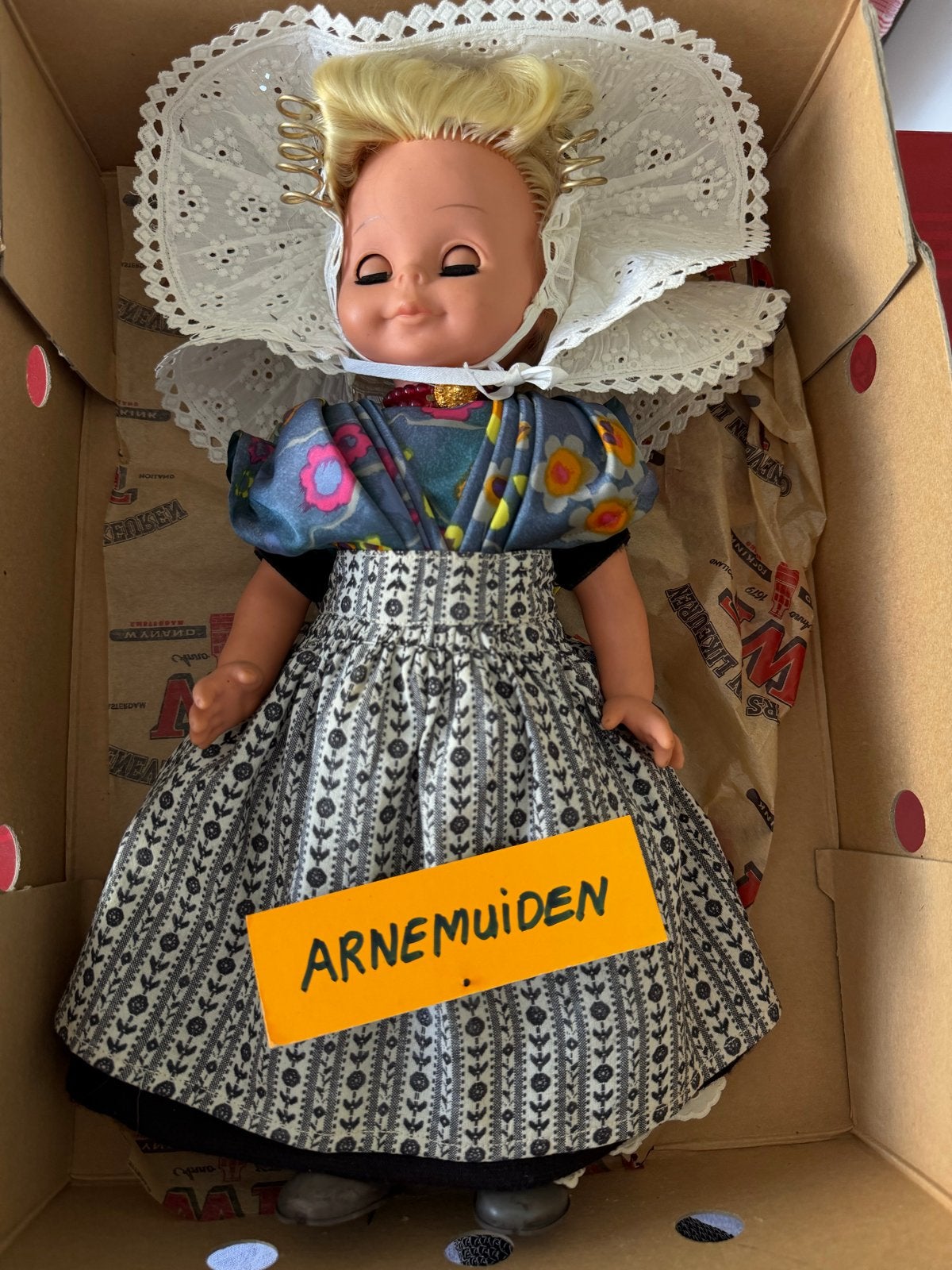 Klederdrachtpop Arnemuiden Zeeland, Ophalen, Gebruikt, Pop