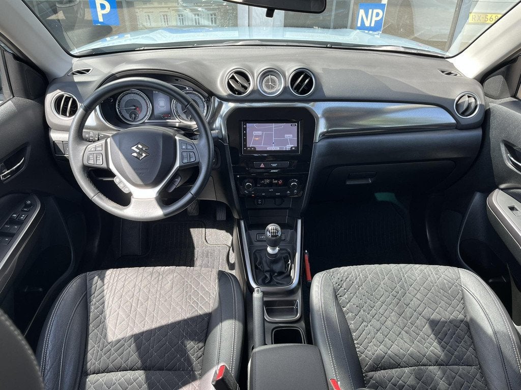 Suzuki Vitara 1.4 Boosterjet Style Smart Hybrid | Trekhaak A, Auto's, Suzuki, Gebruikt, Euro 6, 4 cilinders, 129 pk