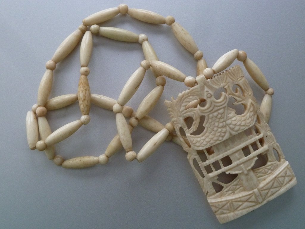 Antieke Chinese ketting, been met fraai uitgestoken pagode, Verzenden, Overige materialen, Ketting