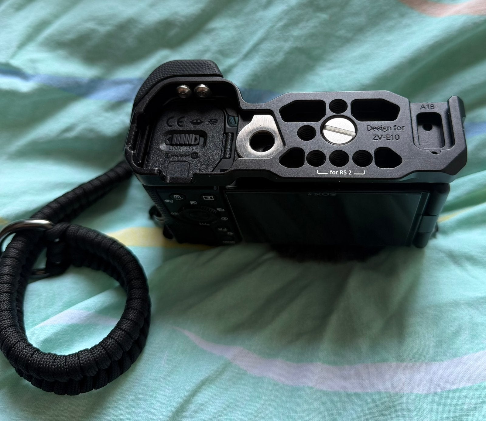Foto 8 van Sony ZV-E10 (Nieuwstaat), SmallRig Cage, 256GB SD & accu’s