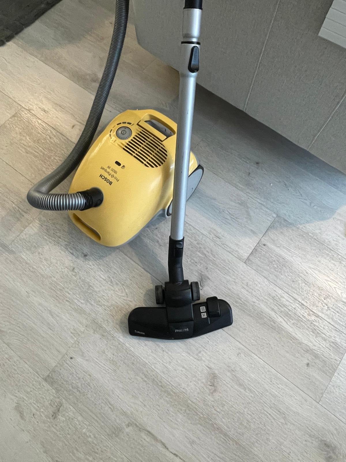 Bosch stofzuiger 1800 Watt, Witgoed en Apparatuur, Stofzuigers, Ophalen, Zo goed als nieuw