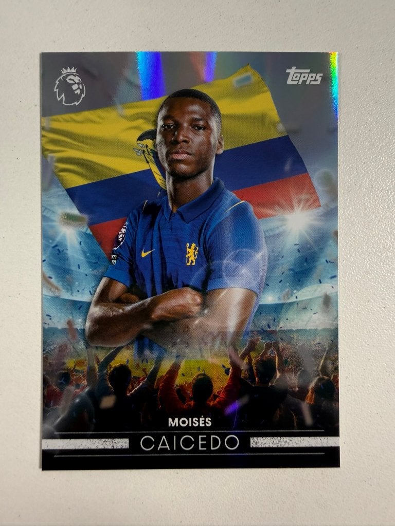 Moises Caicedo Flying The Flag Topps Premier League 2026-27, Ophalen of Verzenden, Nieuw, Buitenlandse clubs, Poster, Plaatje of Sticker