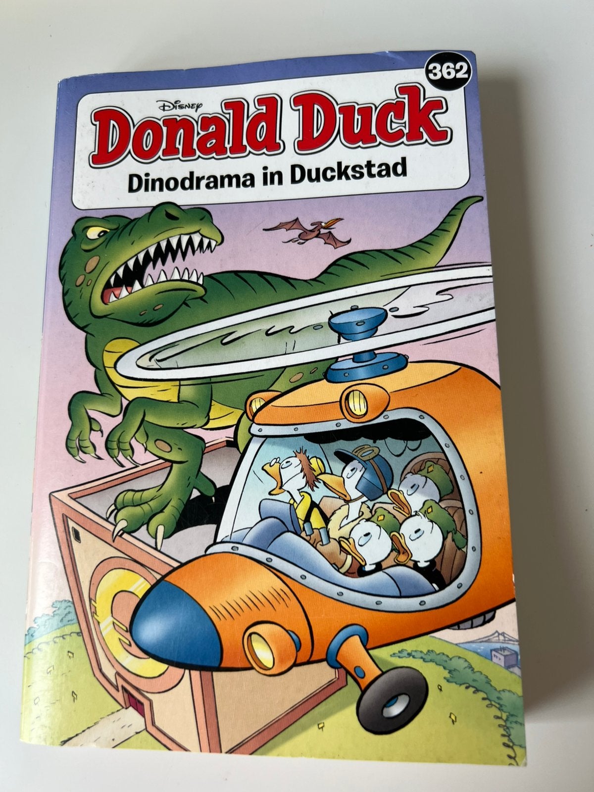 Dino drama in duckstad leuk voor in de vakantie!!!, Eén stripboek, Ophalen of Verzenden, Zo goed als nieuw