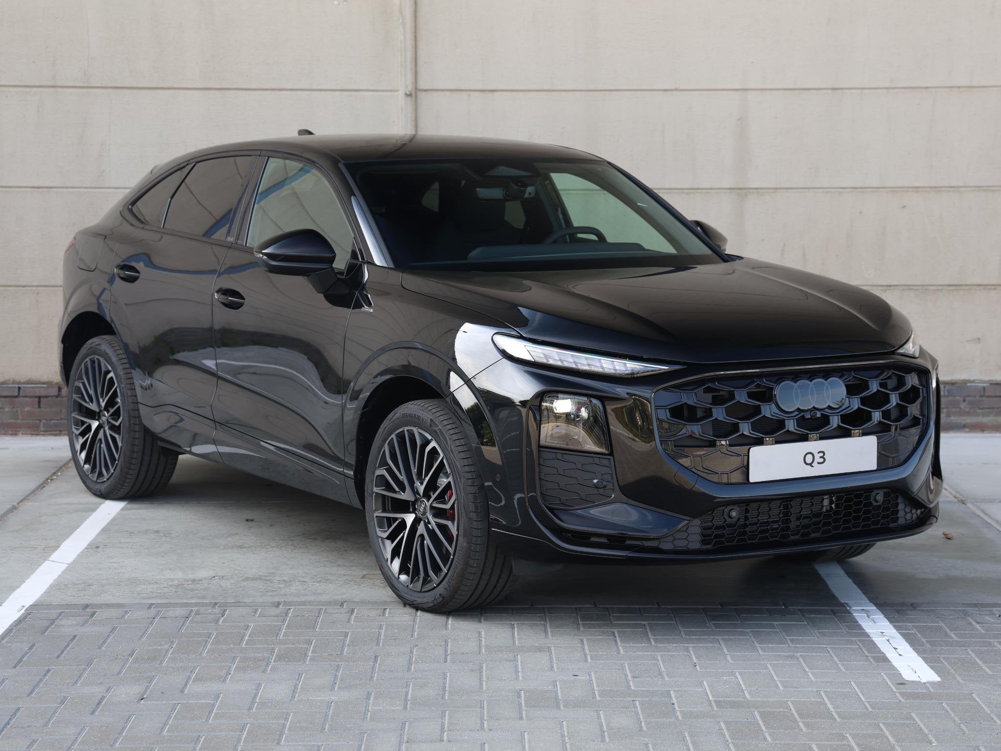 Audi Q3 Sportback S edition e-hybrid 200 kW / 272 PK Sportba, Auto's, Audi, 1800 kg, 1498 cc, 4 cilinders, 150 min