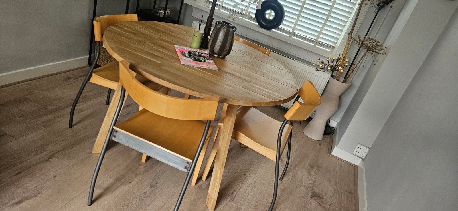 Vintage design set: Ronde houten eettafel + 4 IKEA Nordisk s, Huis en Inrichting, Stoelen, Ophalen of Verzenden, Gebruikt