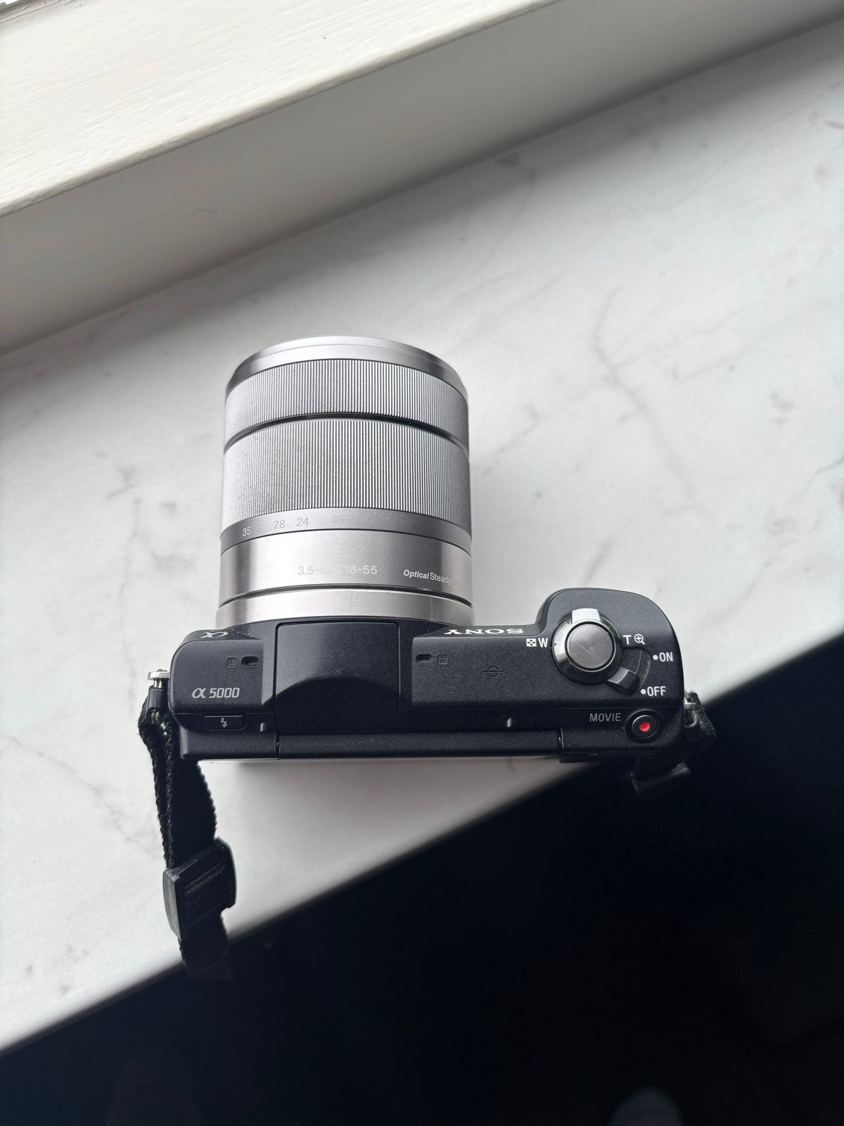 Sony Alpha A5000 Systeemcamera met 18-55mm lens 6000 clicks, Ophalen of Verzenden, Zo goed als nieuw, 4 t/m 7 keer, WiFi