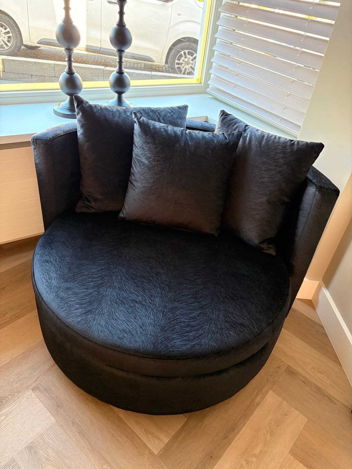 Prachtige Zwarte Loveseat - Zo Goed als Nieuw, Huis en Inrichting, Fauteuils, Ophalen, Zo goed als nieuw, Stof, 100 tot 125 cm