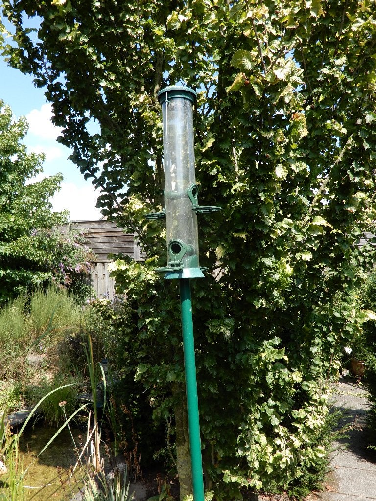 Vogelvoerder op paal, Ophalen, Zo goed als nieuw