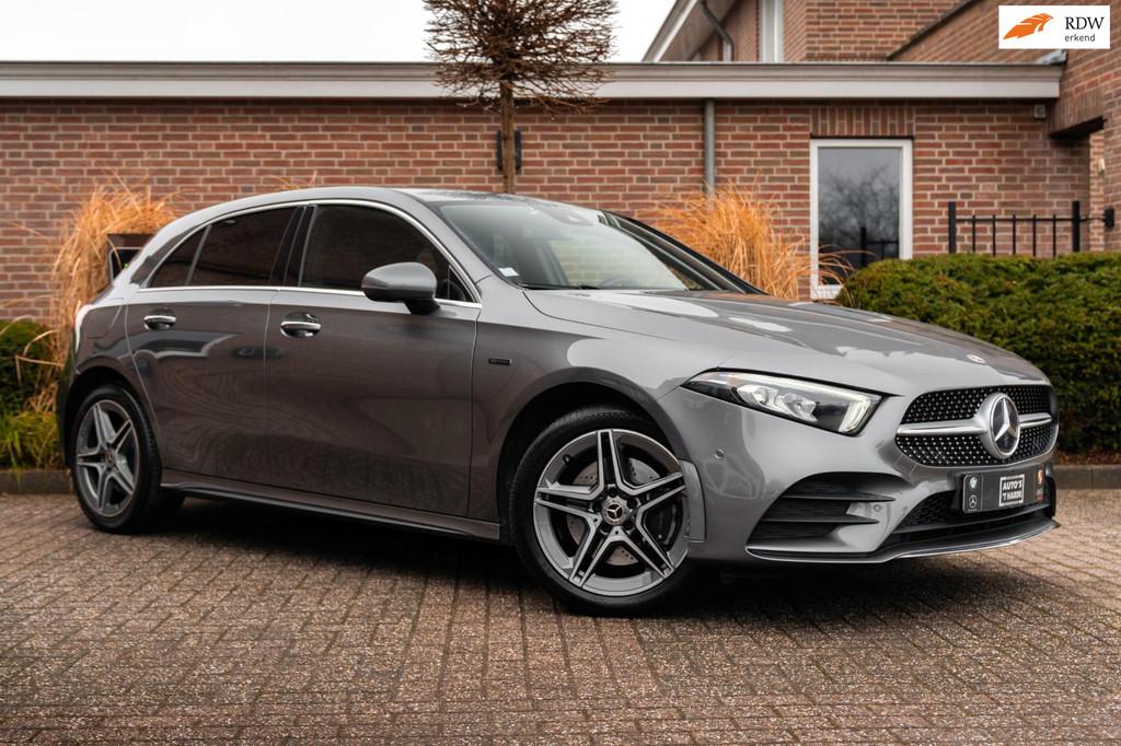 Mercedes-Benz A-klasse 250 e Business AMG Limited Widescreen, Auto's, Gebruikt, Zwart, 4 cilinders, Lichtsensor