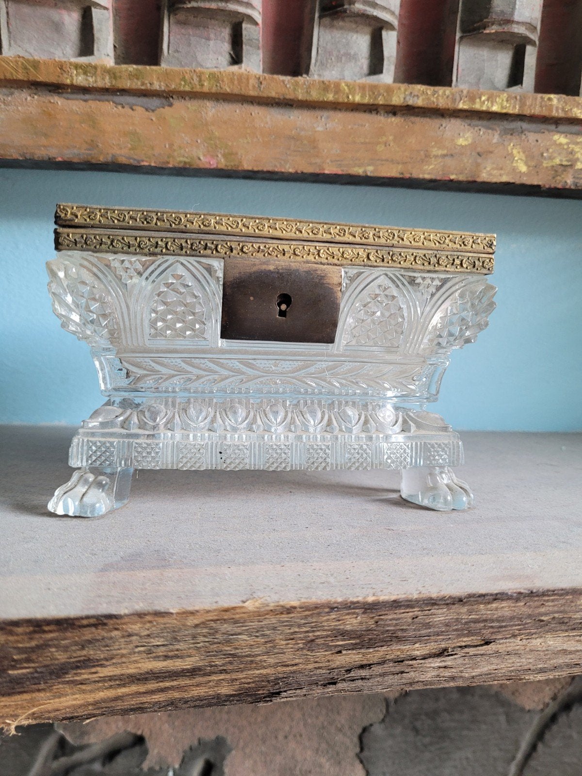 Baccarat kristallen juwelendoos, Ophalen