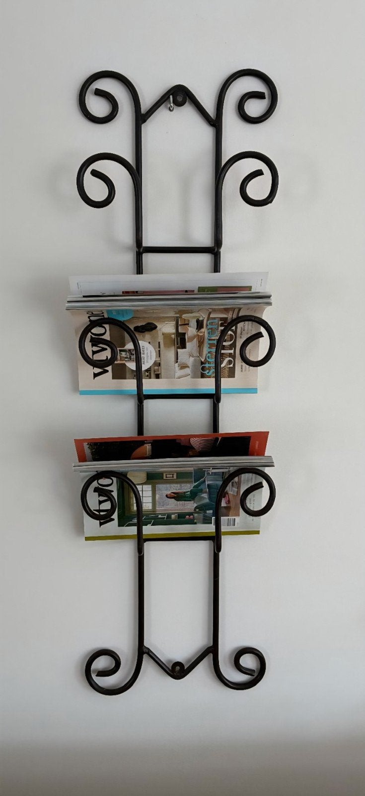 Zwart ijzeren kranten- tijdschriften rek, Huis en Inrichting, Gebruikt, Metaal, Meerdere vakken, Ophalen of Verzenden