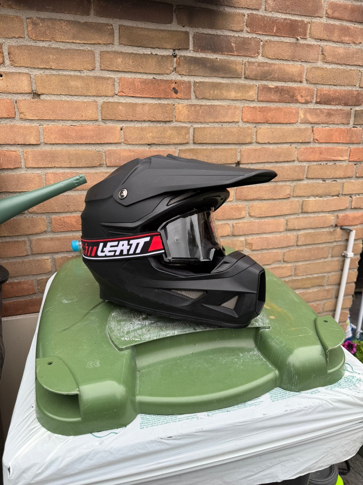 Gloednieuwe cross helm, Motoren, Overige merken, Ophalen of Verzenden, Nieuw zonder kaartje, L