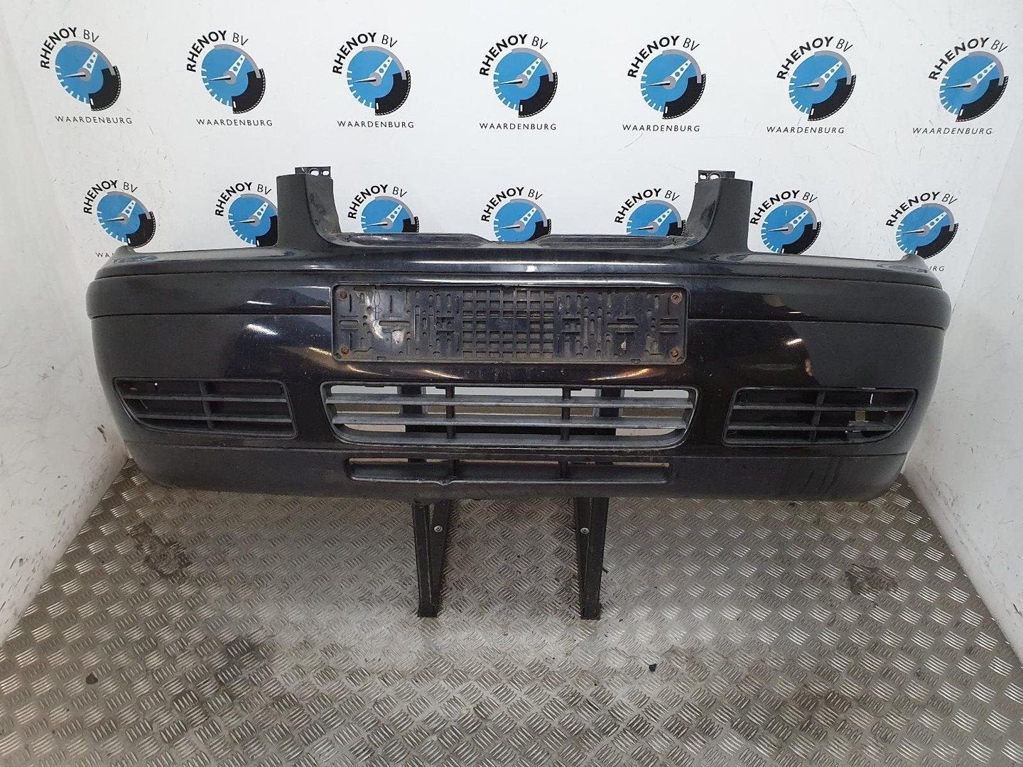 VOLKSWAGEN BORA VOORBUMPER 2001, Gebruikt, Voor, Ophalen of Verzenden, Stiba lid