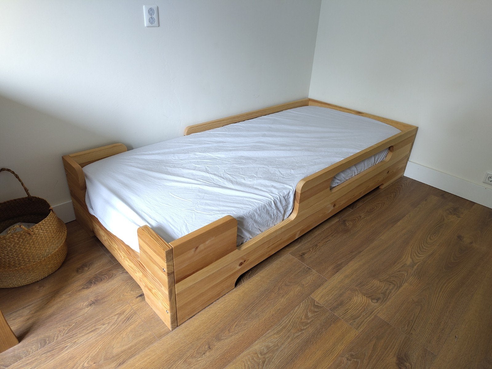 Eenpersoonsbed Montessori vloerbed hout 200x90 cm, Gebruikt, 90 cm, Eenpersoons, Bruin