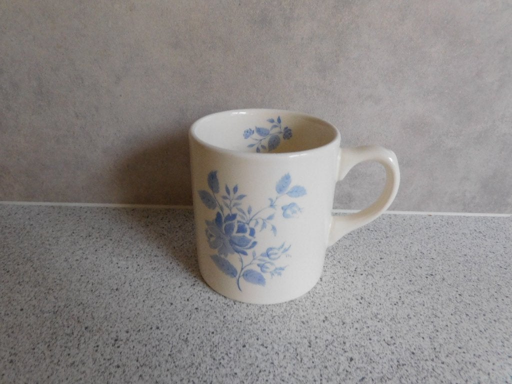 Mok Fleur des Bleues Royal Boch, Keramiek, Ophalen of Verzenden, Zo goed als nieuw, Royal Boch