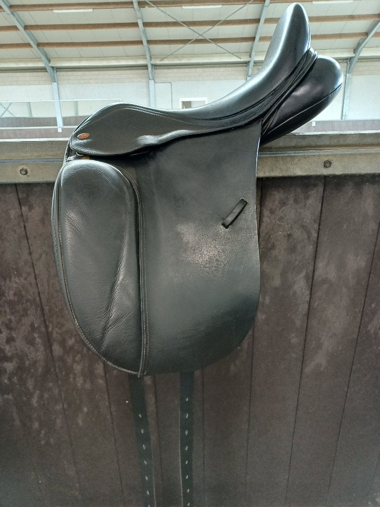 Te koop dressuurzadel Kent and Master HDM 17,5 inch, Ophalen, Gebruikt, Dressuur, L (17.5 inch)