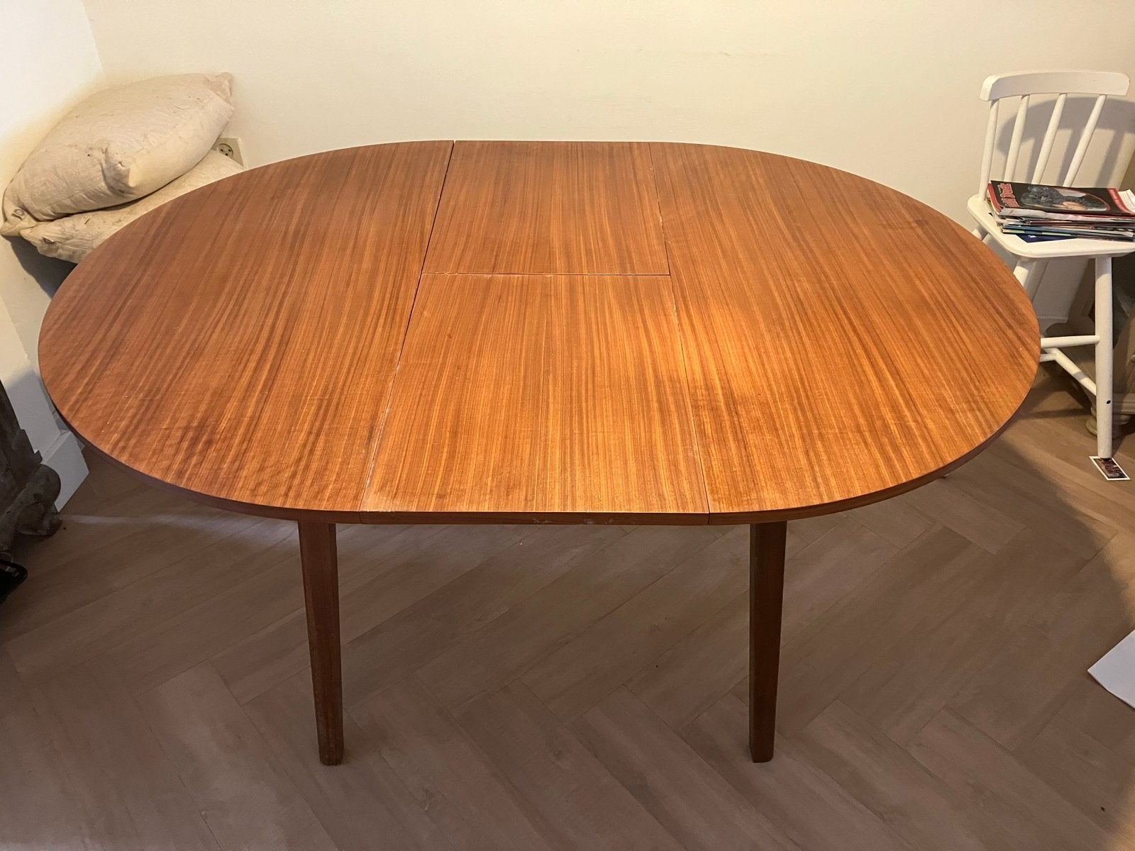 Uitschuifbare vintage eettafel, Huis en Inrichting, Gebruikt, 100 tot 150 cm, Ophalen of Verzenden, Vier personen