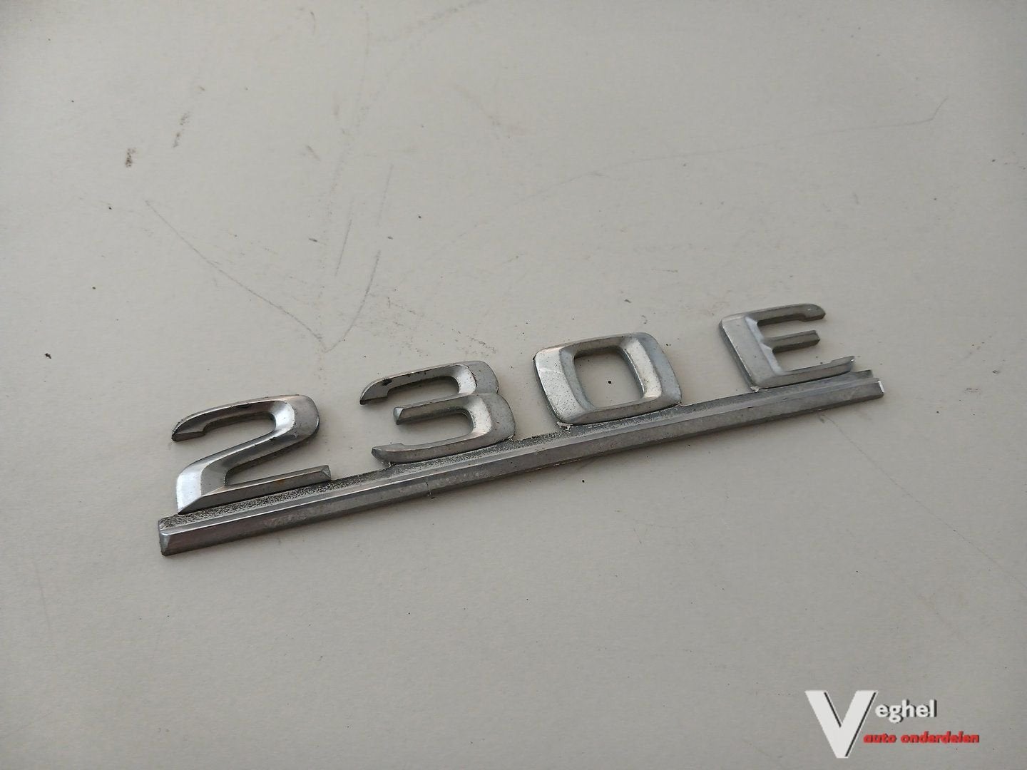 MB W124 sedan kofferbak embleem '90