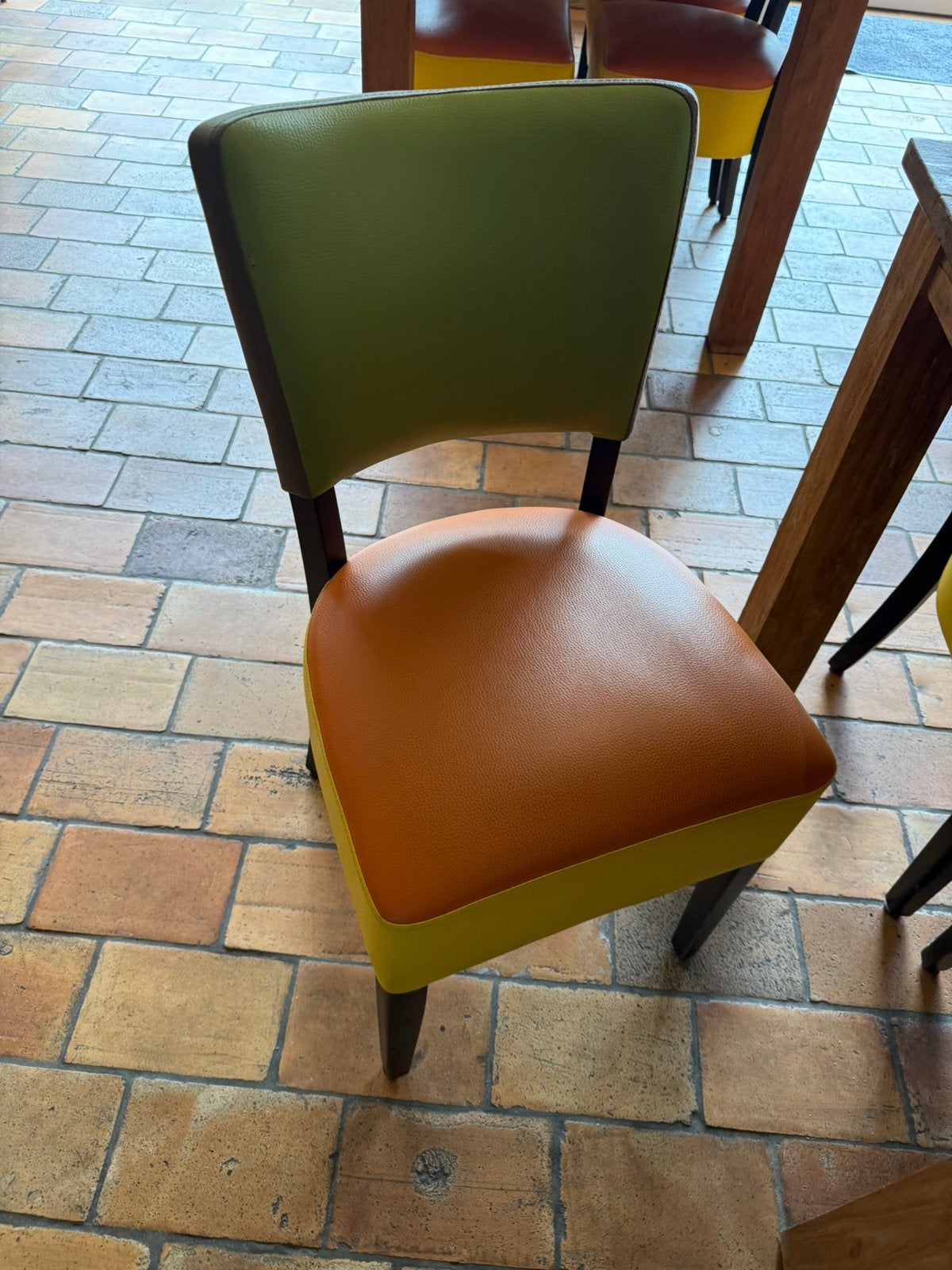 Mooie Gekleurde horeca stoelen 50 stuks voor € 15 per stuk, Ophalen, Kunststof, Overige kleuren, Zo goed als nieuw