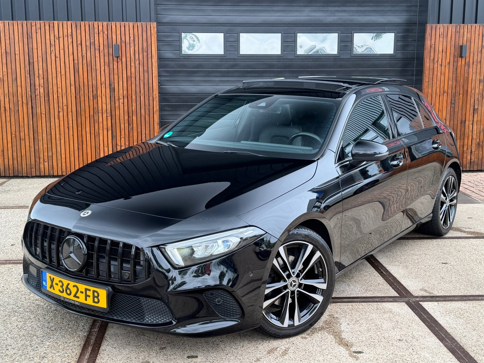 Mercedes-Benz A-klasse 180 | Pano | Sfeerverlichting | Leder, Auto's, Voorwielaandrijving, 136 pk, Gebruikt, 4 cilinders