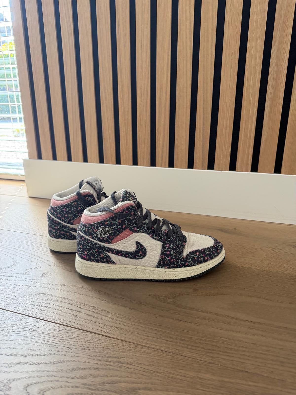 Nike Air Jordan 1 Mid SE GS 'Floral Canvas, Ophalen, Overige kleuren, Sneakers of Gympen, Zo goed als nieuw