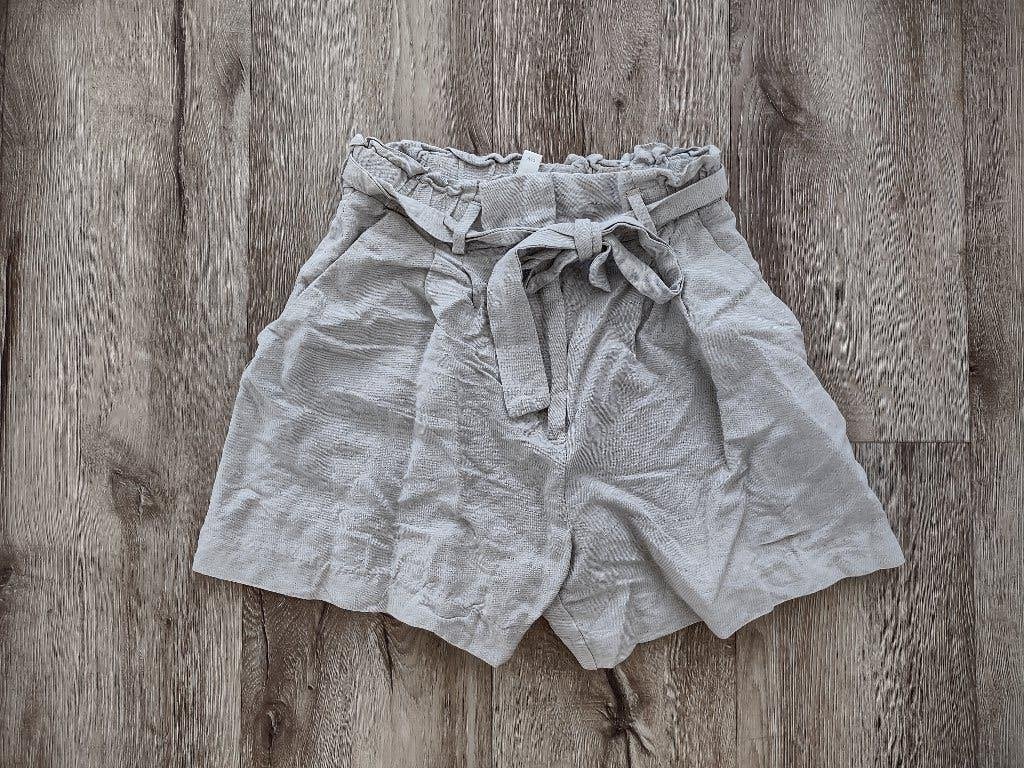 Mooie beige korte broek van H&M, maat 36. Linnen short., H&M, Kort, Ophalen of Verzenden, Onb