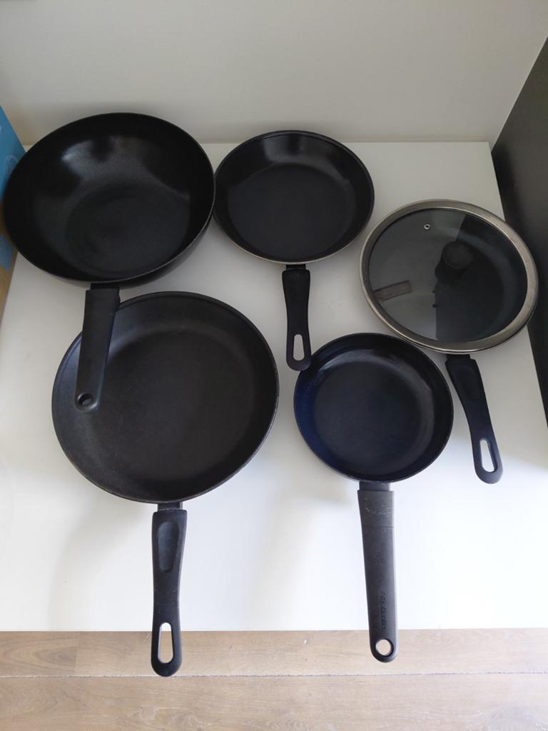 Pannenset: Wok, Koekenpannen en Braadpan (IKEA & Brabantia), Ophalen of Verzenden, Gebruikt, Aluminium, Koekenpan of Braadpan