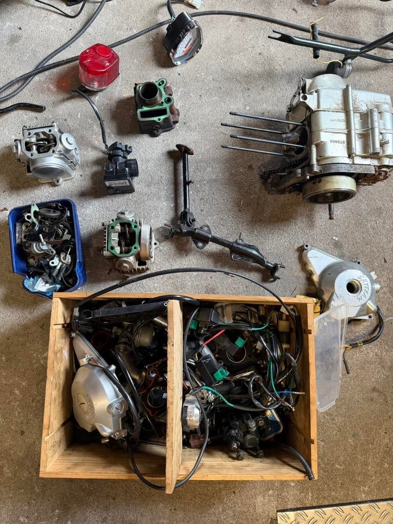 Vele onderdelen skyteam dax/ honda dax (losse verkoop), Fietsen en Brommers, Ophalen of Verzenden, Gebruikt, Overige typen