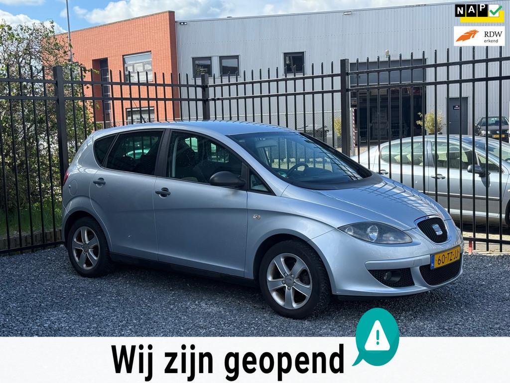 Seat Altea 1.6 Comfortstyle AIRCO!CARPLAY!APK!KOOPJE!, Stof, Gebruikt, 4 cilinders, Metallic lak