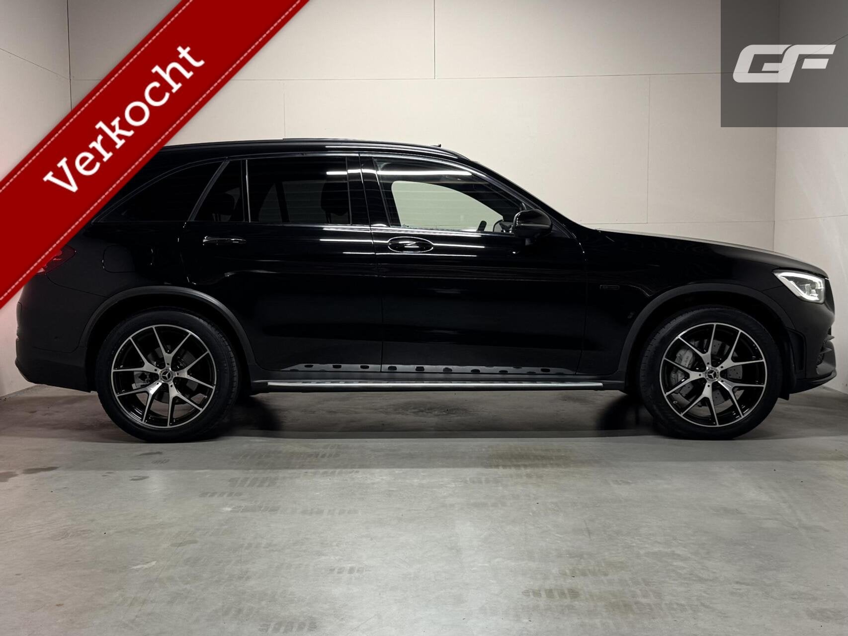 Mercedes GLC-klasse 300e 4MATIC AMG Pano Luchtvering Burmest, Auto's, Gebruikt, 4 cilinders, 320 pk, Leder en Stof
