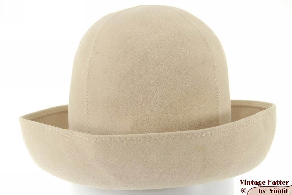 Vintage Dames dophoed cloche Diana ivoor beige vilt 55 = S, 55 cm (S, 6⅞ inch) of minder, Ophalen of Verzenden, Gedragen, Hoed