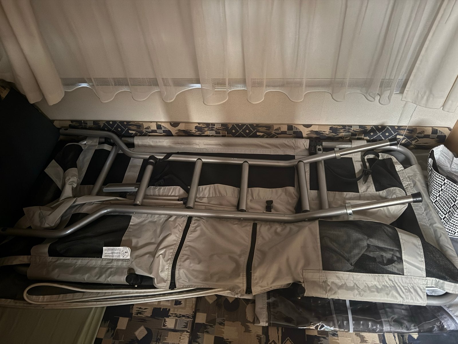 Uwis bed voor in de caravan, Ophalen, Gebruikt