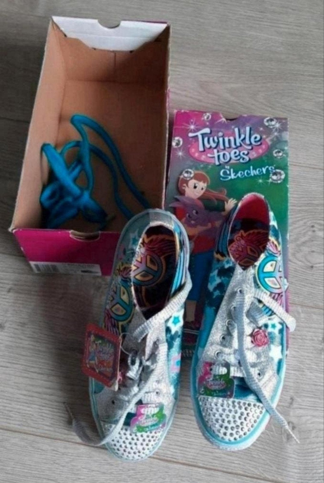 Twinkle toes by sketches maat 37
Nieuw in de doos met extra, Ophalen of Verzenden, Nieuw, Jongen of Meisje