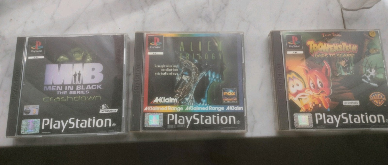 3 PS1 Games (MIB, Alien Trilogy, Toonenstein), Ophalen of Verzenden, Zo goed als nieuw, Met 1 controller, Phat