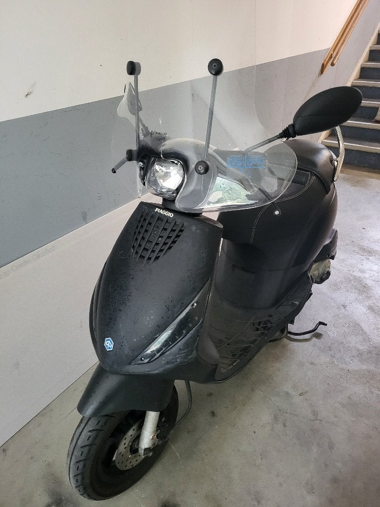 2017 Piaggio Zip 4T snorscooter weinig kilometers!, Fietsen en Brommers, Scooters | Piaggio, Ophalen, Zip, Zo goed als nieuw, Benzine