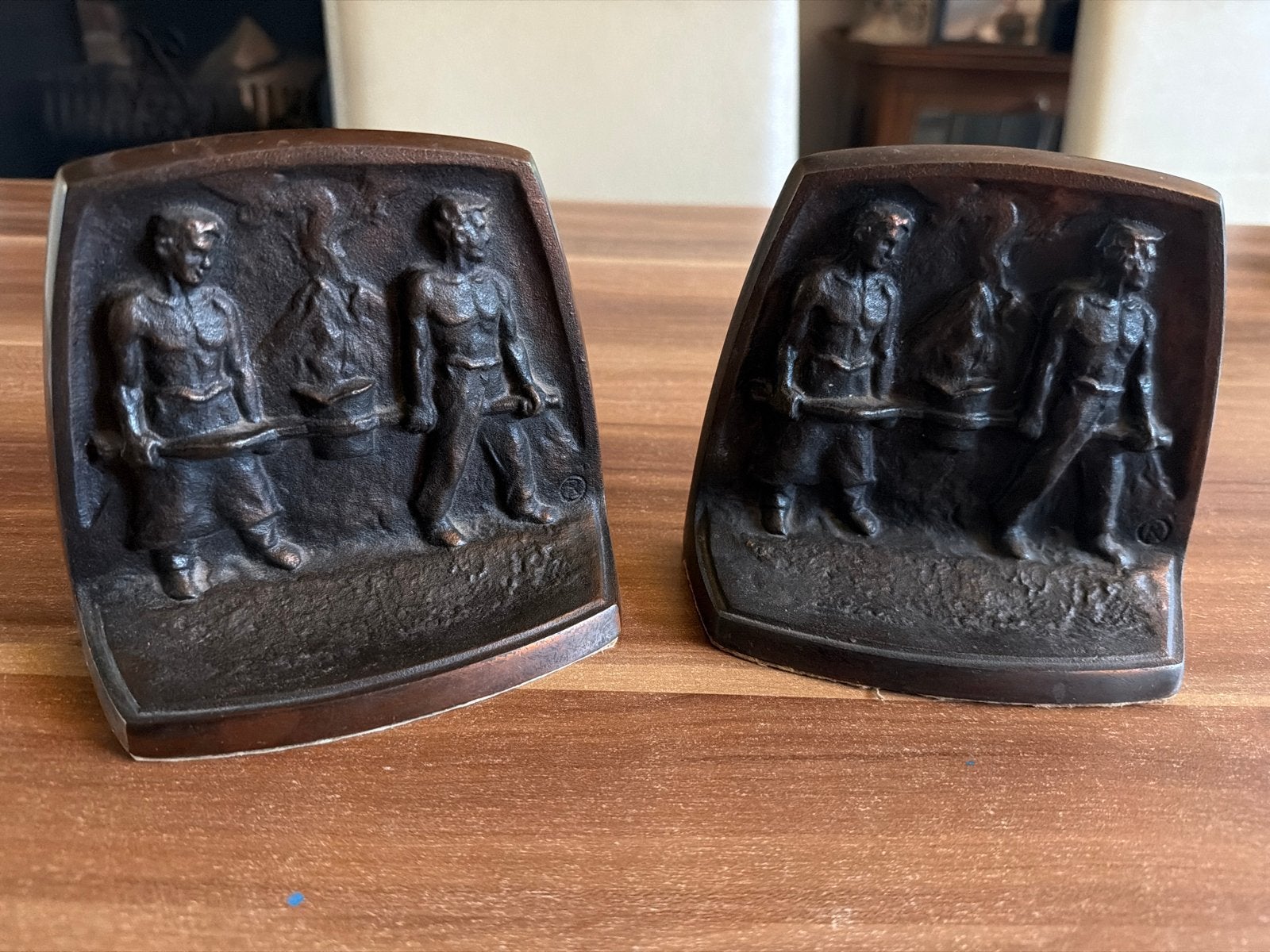 Zeldzame bronzen boekensteunen 'De Etna' NV Breda, Ophalen of Verzenden, Brons