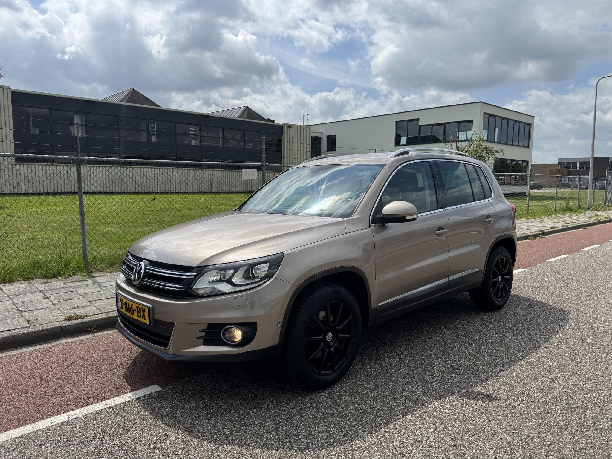 Volkswagen Tiguan 1.4 TSI Sport&Style Leer/LED/Trekhaak/Xeno, Voorwielaandrijving, Euro 5, 15 km/l, 4 cilinders