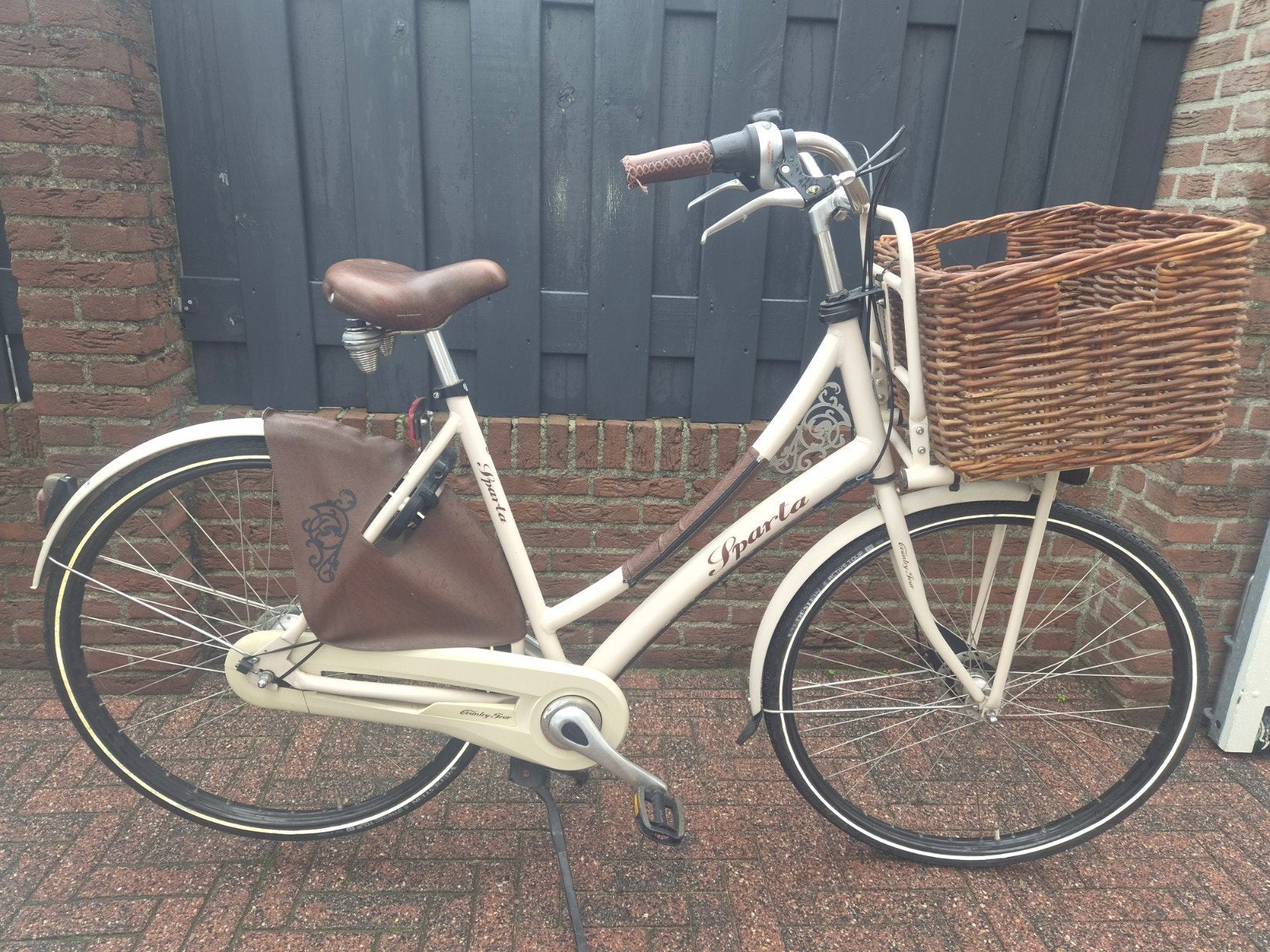 gazelle Stijlvolle Damesfiets met Mand - Zo goed als nieuw, Ophalen, Sparta, Versnellingen, Zo goed als nieuw