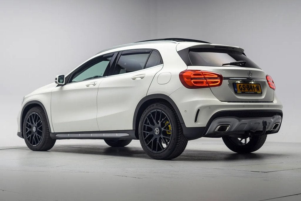 Mercedes-Benz GLA 200 Edition 1 [Camera Trekhaak Panoramadak, Gebruikt, 715 kg, Wit, 1595 cc