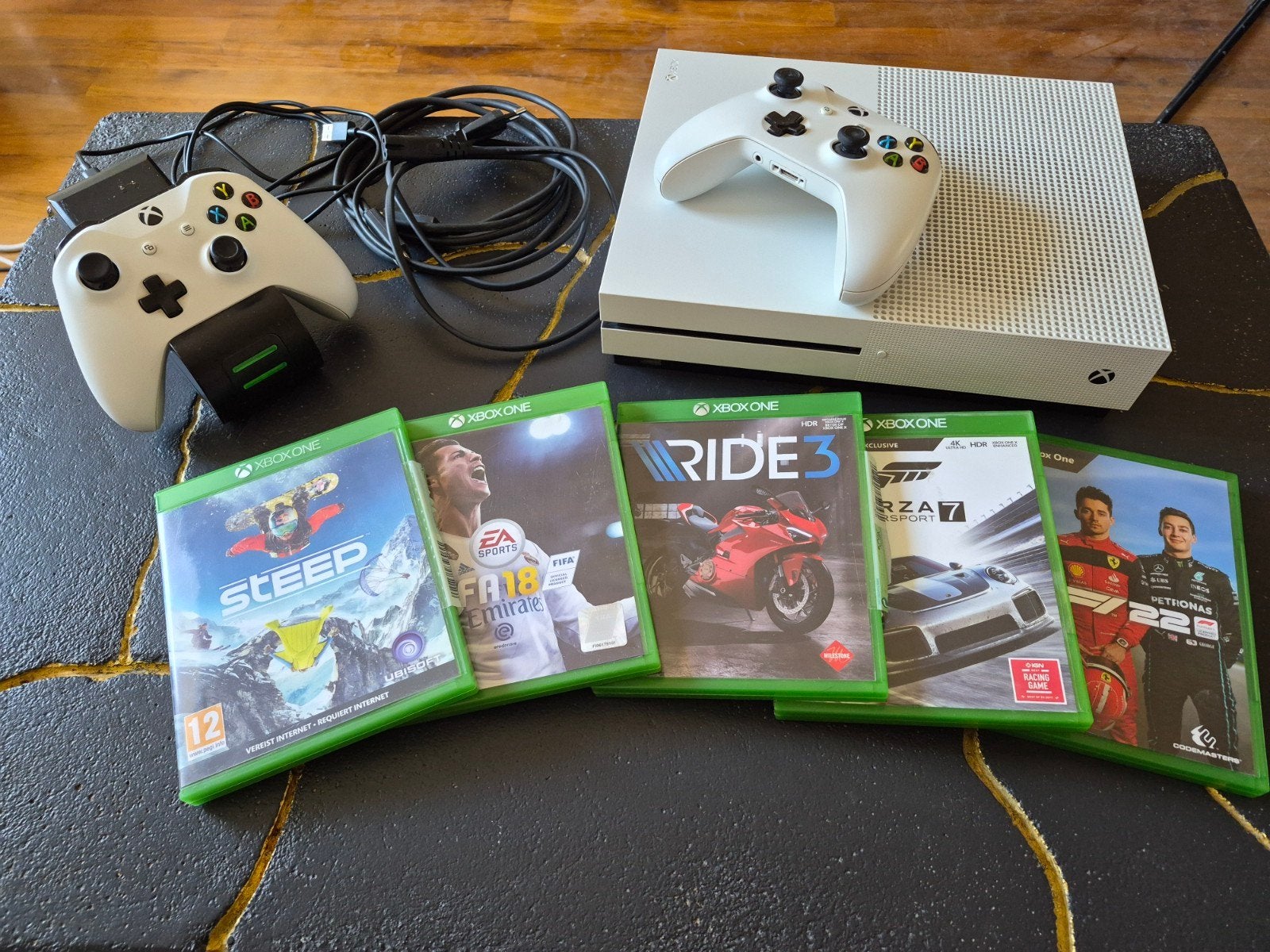 Xbox one S 1TB, in zeer nette staat., Spelcomputers en Games, Ophalen, Met games, Met 2 controllers, Xbox One S