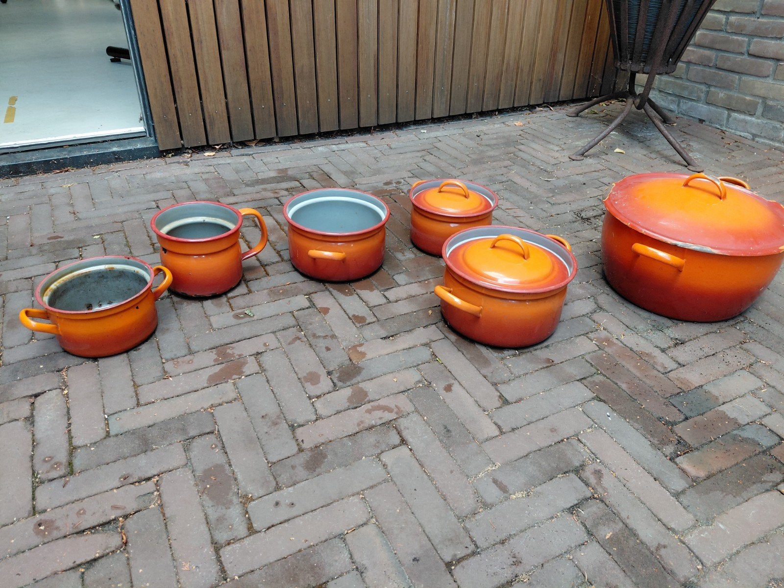 6 X  ORANJE  EMAILLE ZEER OUDE   PANNEN  SET, Antiek en Kunst, Ophalen of Verzenden