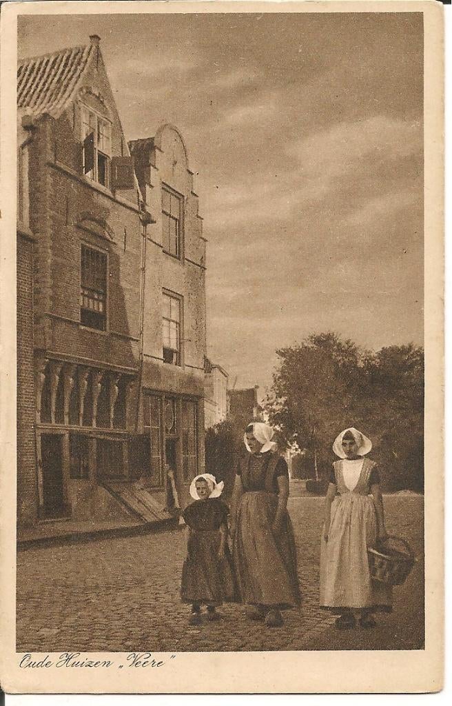 Oude Huizen Veere.   klederdracht., Ophalen of Verzenden, 1920 tot 1940, Ongelopen, Zeeland