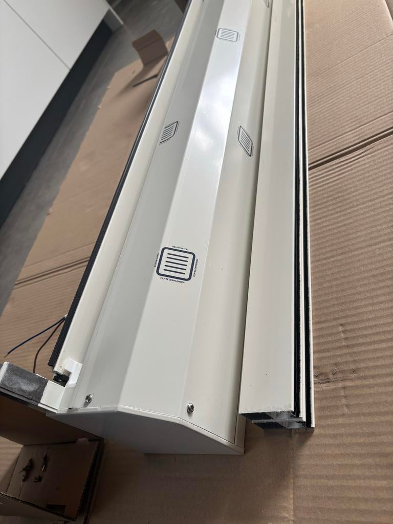Nieuw rolluik 111cmx129cm(bxh) elektrisch, Doe-het-zelf en Verbouw, Rolluiken, 100 tot 150 cm, Nieuw, Ophalen of Verzenden, Elektrische bediening