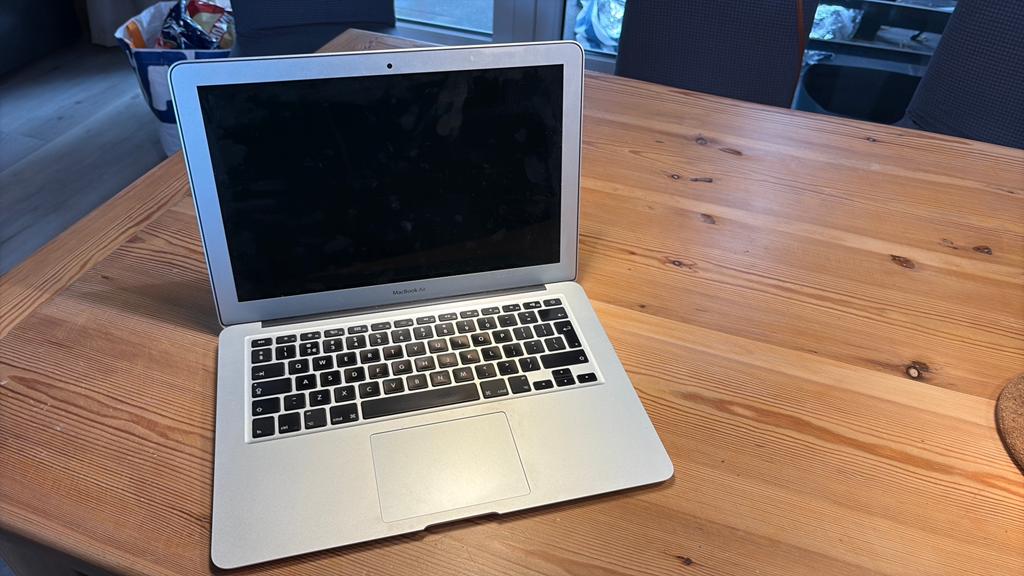 Defecte MacBook Air 2015 (13-inch) - Zonder SSD, voor onderd, Computers en Software, Apple Macbooks, Ophalen, 13 inch, Niet werkend