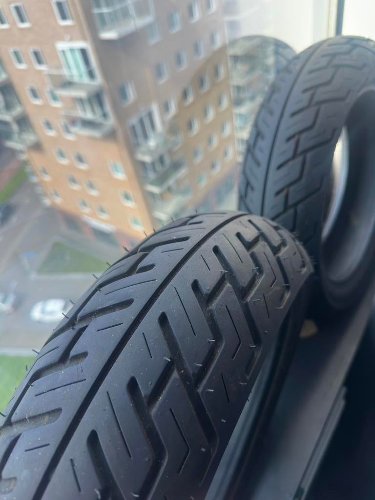 Scooter/ motor zomer banden vee rubber maat 120/70 12 inch, Ophalen, Zo goed als nieuw