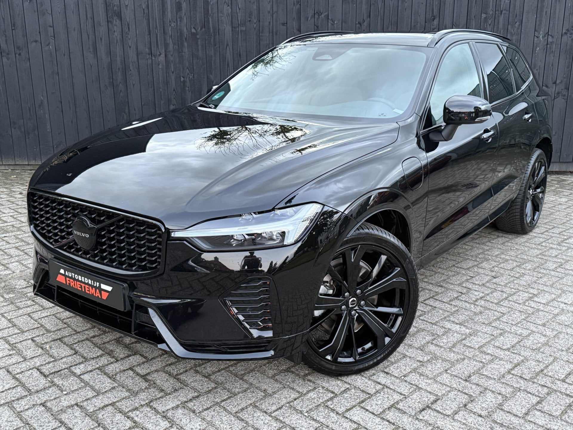 Volvo XC60 2.0 T6 Plug-in hybrid AWD Plus Black Edition, Auto's, Automaat, 12 maanden, Gebruikt, 4 cilinders
